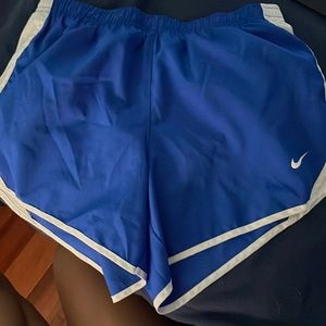 Nike tempo shorts in size youth large